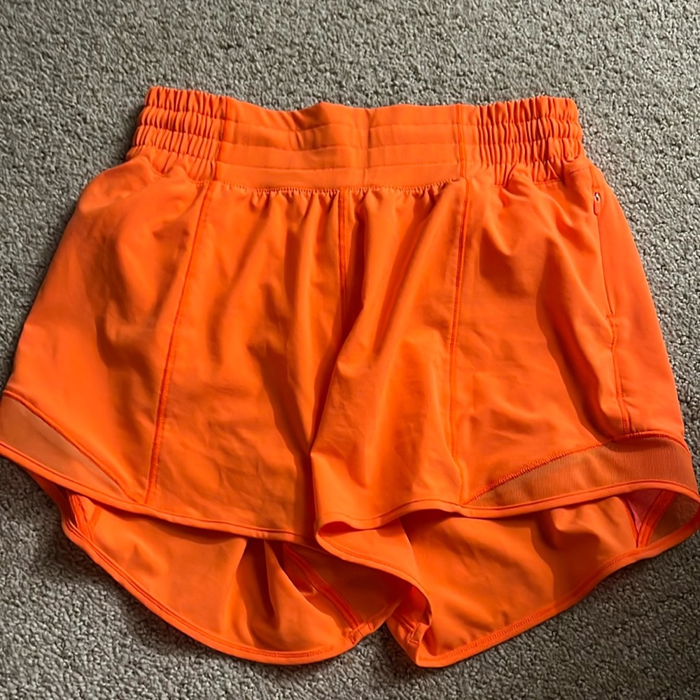 lululemon orange hotty hot short 4” size 4